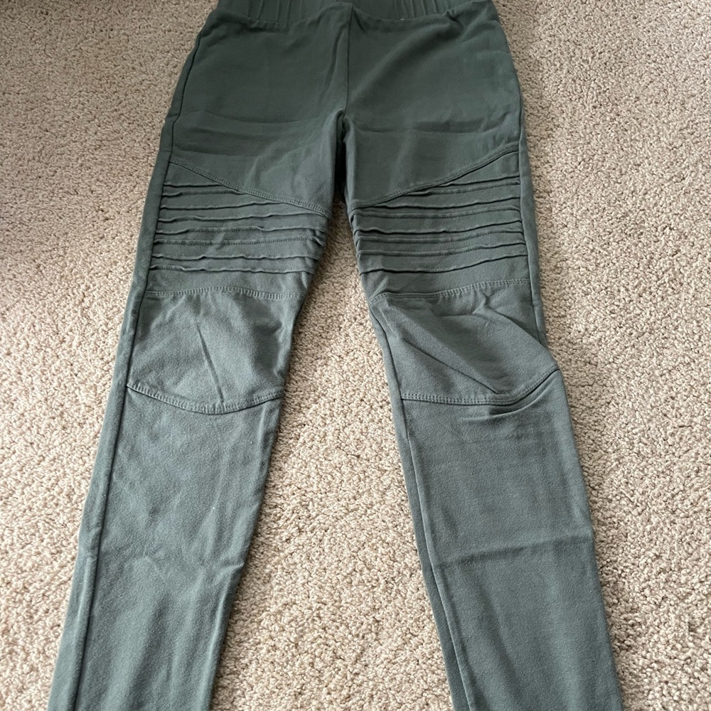 Olive colored motto leggings from Art Class